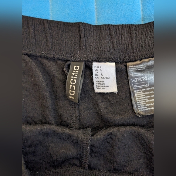 H&M Divided Black Shorts - Picture 7 of 8